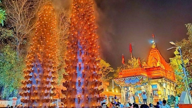 माँ हरसिद्धि मंदिर उज्जैन नवरात्रि में दीप स्तंभ